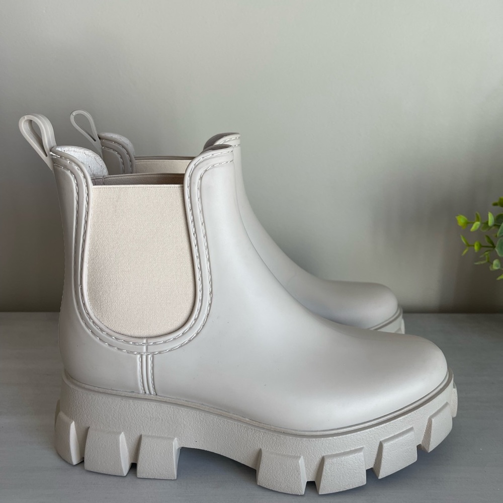 Jeffrey Campbell•Platform Lug Sole Chelsea Rain Boot•Size 8